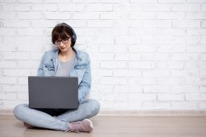 A girl uses a laptop. This reflects behaviors similar to searching for a therapist in Colorado Springs, CO. We offer many different services for counseling in Colorado Springs, CO for trauma, anxiety, and depression. 
